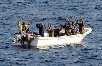 Posada ruskog razarača uhitila 29 somalskih pirata