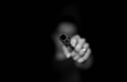 Maskirani lopov s pištoljem je opljačkao kladionicu u Splitu