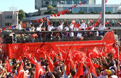 Euro: Turke dočekalo 3000 navijača, tisak pun hvale