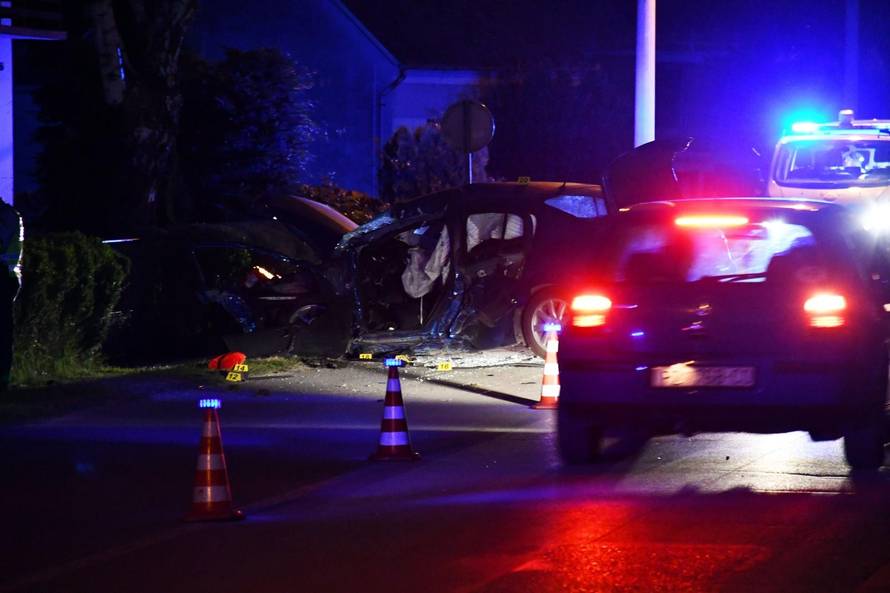 Trenkovo: Pri slijetanju s kolnika i udara u rasvjetni stup poginuo vozač