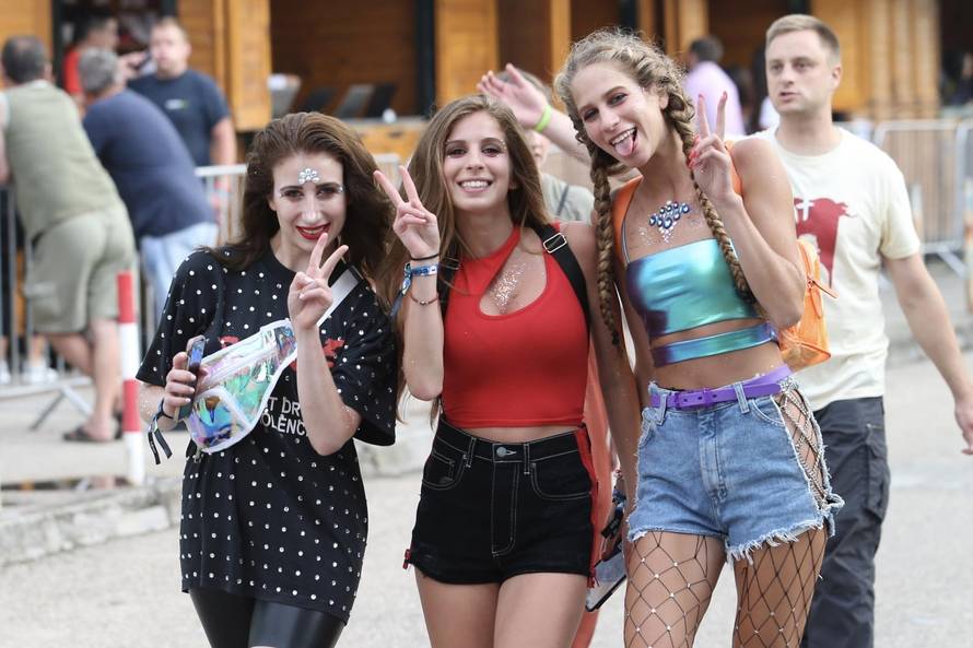 Kao da nema korona virusa: U prodaji se nude karte za Ultru