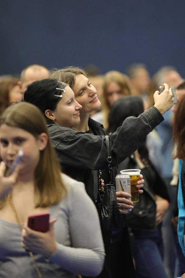 Osijek: Bajaga i Instruktori održali koncert u dvorani Gradski vrt 