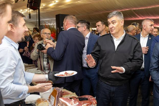 Otvoren 17. Internacionalni sajam pršuta u Tinjanu