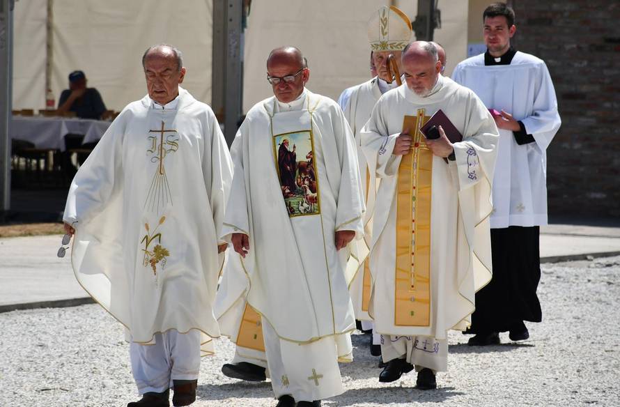 'Hvala dragome Bogu, naša župa je dobila moći sv. Ante iz Padove i svetog pape Pia X.'