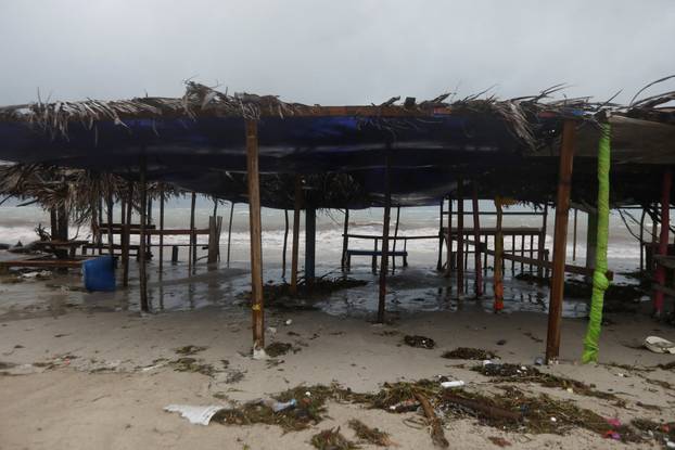 Jamaicans make preparations ahead of the arrival of Hurricane Melissa