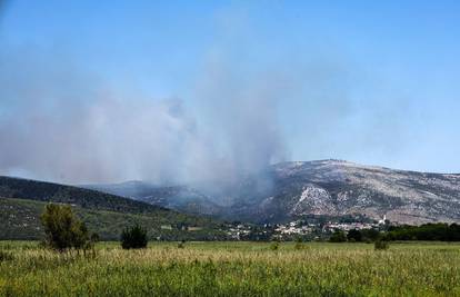 BiH: Požar u parku prirode Blidinje guta šumu, gašenje moguće jedino iz zraka