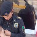 Meksička policajka oduševila humanom gestom: Dojila bebu nastradalu u uraganu Otis