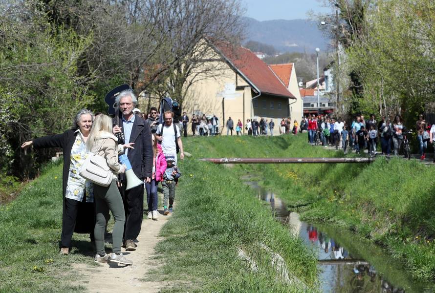 Zagreb: Darko Rundek predvodio Å¡etnju za oÄuvanje potoka Ärnomerec
