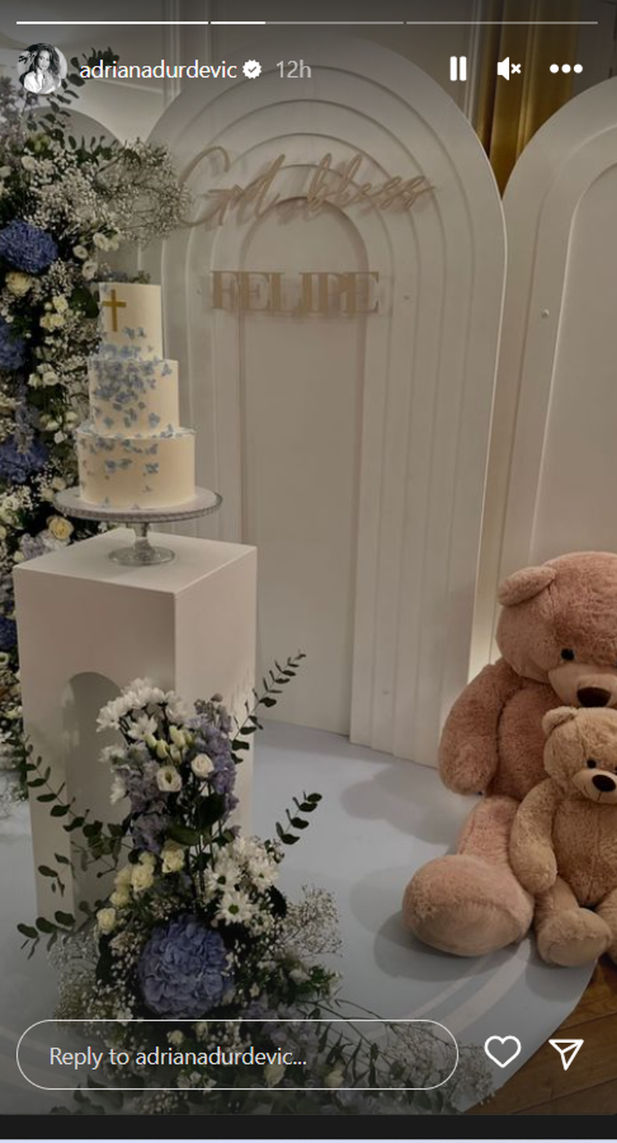 Plišani medvjedi i baloni: Duje i Adriana Ćaleta Car krstili sina i otkrili koji 'vatreni' mu je kum