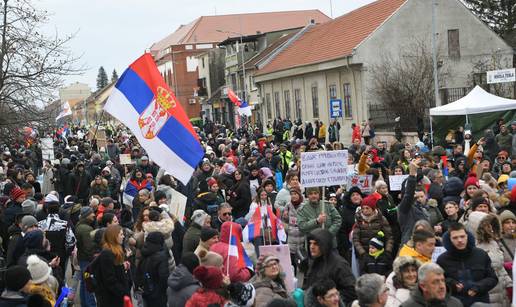 FOTO Ljuti studenti na prosvjedu u Srbiji: 'Svakog se trenutka očekuje da će pasti...'