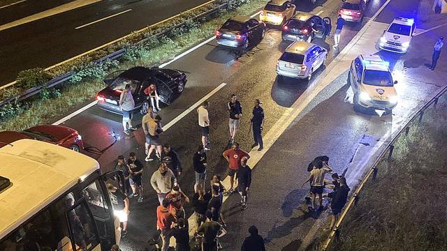 Zagreb: Torcida na povratku na autocesti napala policiju koja je uzvratila vatrenim oružjem