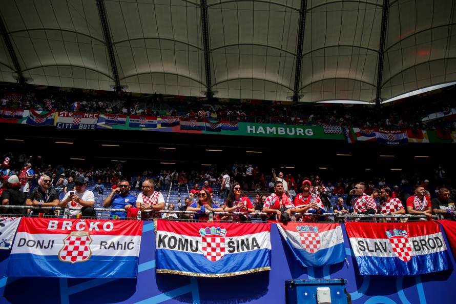 Hamburg: Navijači uoči početka utakmice Hrvatske i Albanije u 2. kolu skupine B na Europskom prvenstvu