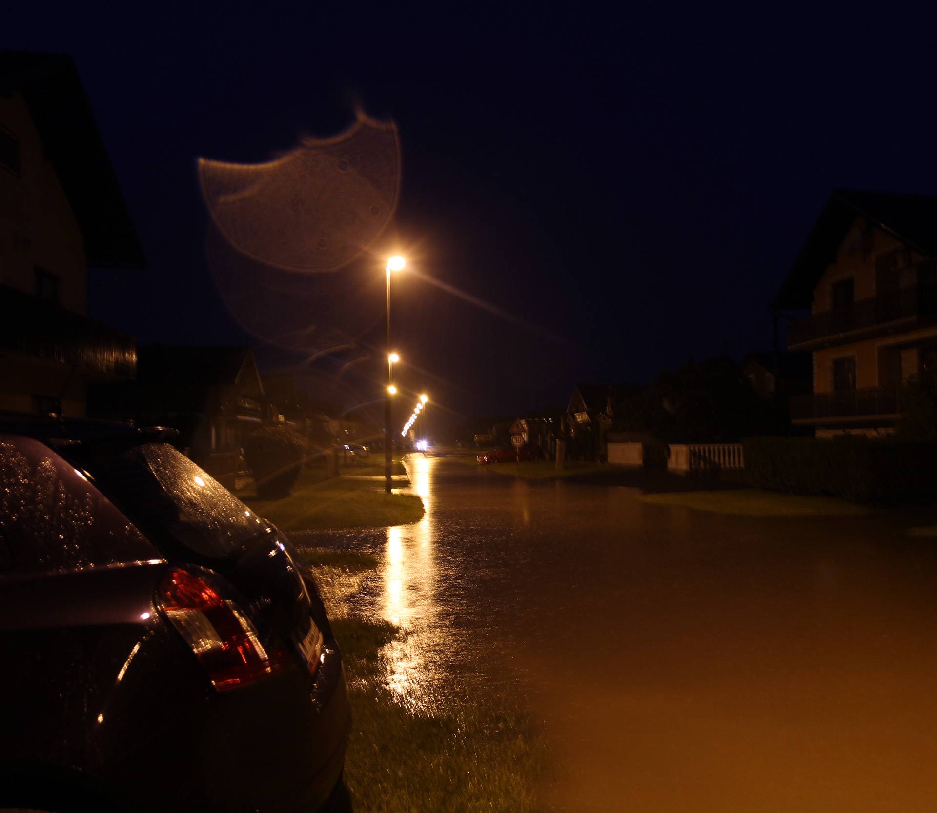 Slavonski Brod je pod vodom: Obilne kiše preplavile su ulice