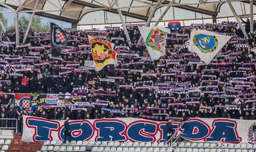 Navija&ccaron;i Hajduka: 'Krovinovi&cacute; i Bamba, ajme majko'. 'Tko sa djecom lije&zcaron;e, pos... se budi...'