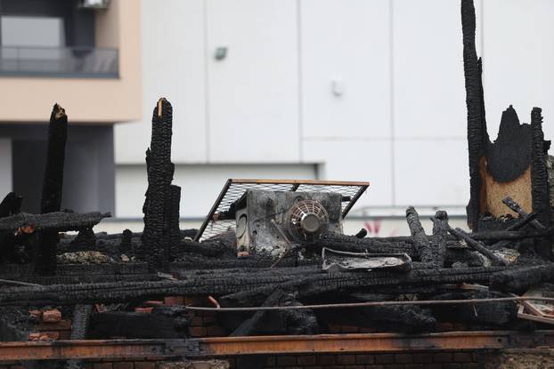 Osijek: Očevid jučerašnjeg požara na barakama uz prugu