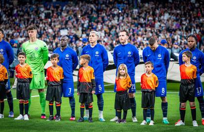 Netko zaboravio pustiti himnu: Igrači Chelseaja i Real Madrida prije utakmice stajali su u tišini