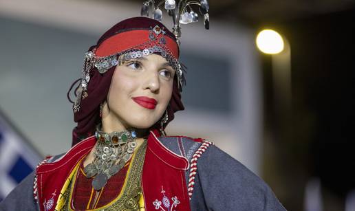 FOTO Etno frizure svijeta zasjale na 60. Vinkovačkim jesenima