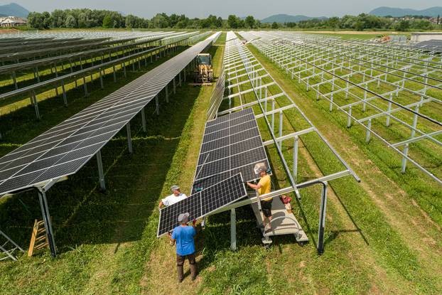 Kod Ivanca se gradi prva agrosolarna elektrana u Hrvatskoj, proizvodit će zelenu energiju i ekološku hranu