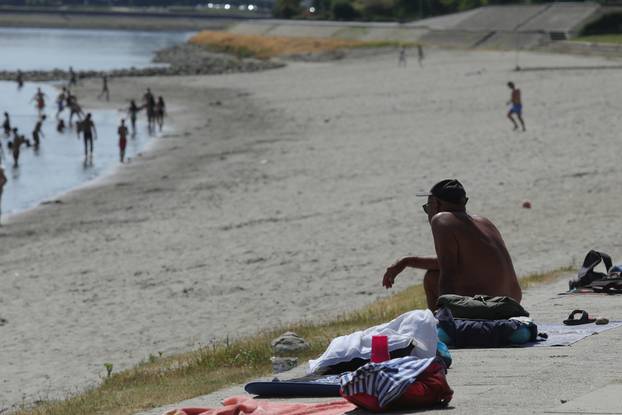 Osijek: Građani potražili osvježenje na Kopiki
