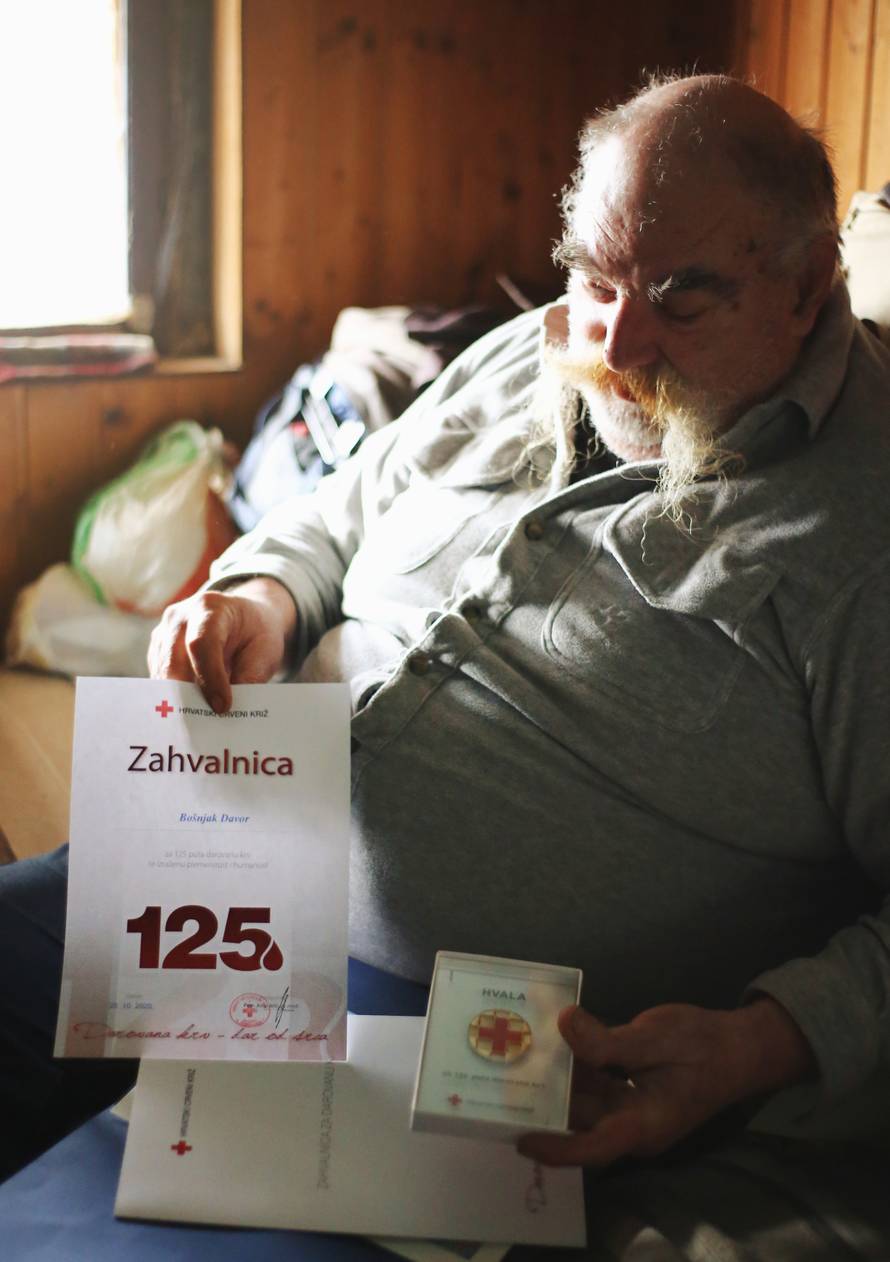 Dobri div Dado dao je 126 doza krvi. Živi u neljudskim uvjetima na početku šume. Htio bi cipele