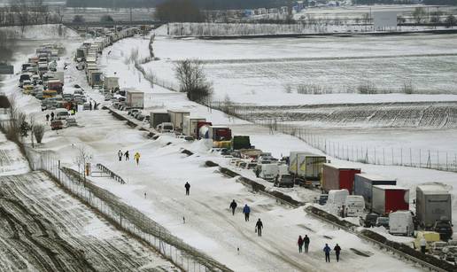 Busevi s hrvatskim učenicima stigli su iz Mađarske u Zagreb