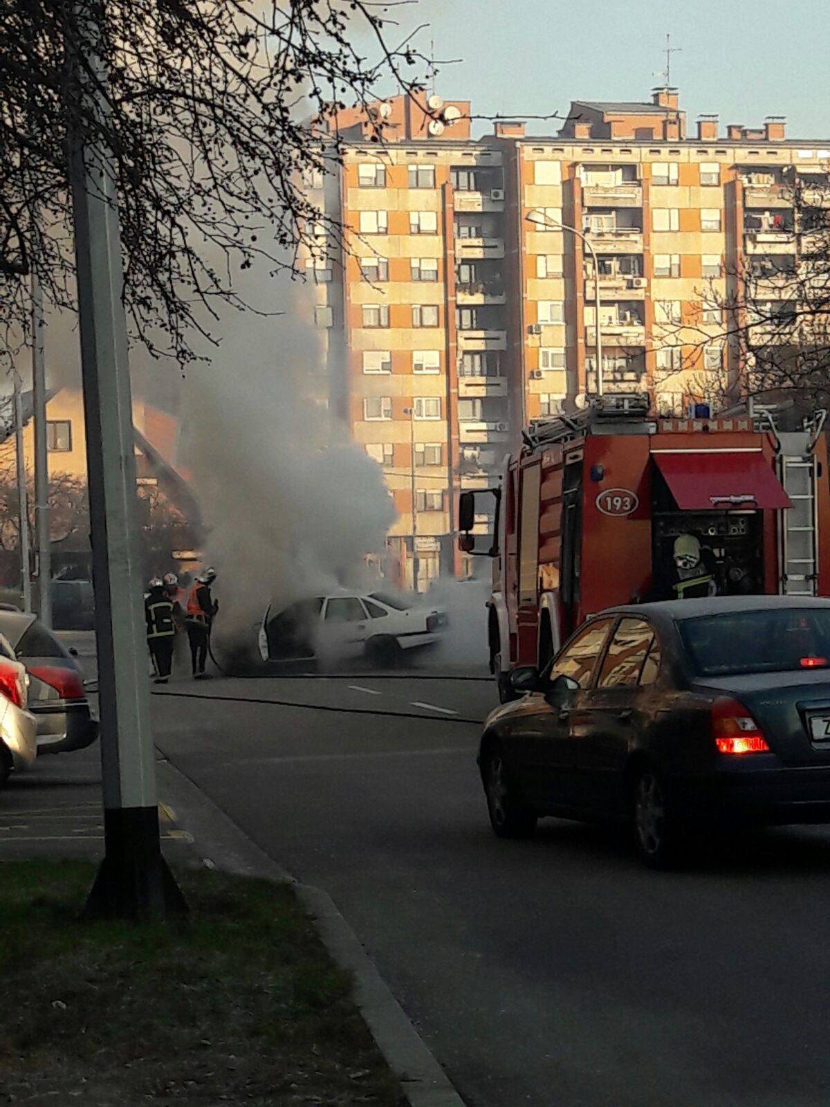 Auto mu planuo u vožnji usred Zagreba, vozač se uspio spasiti