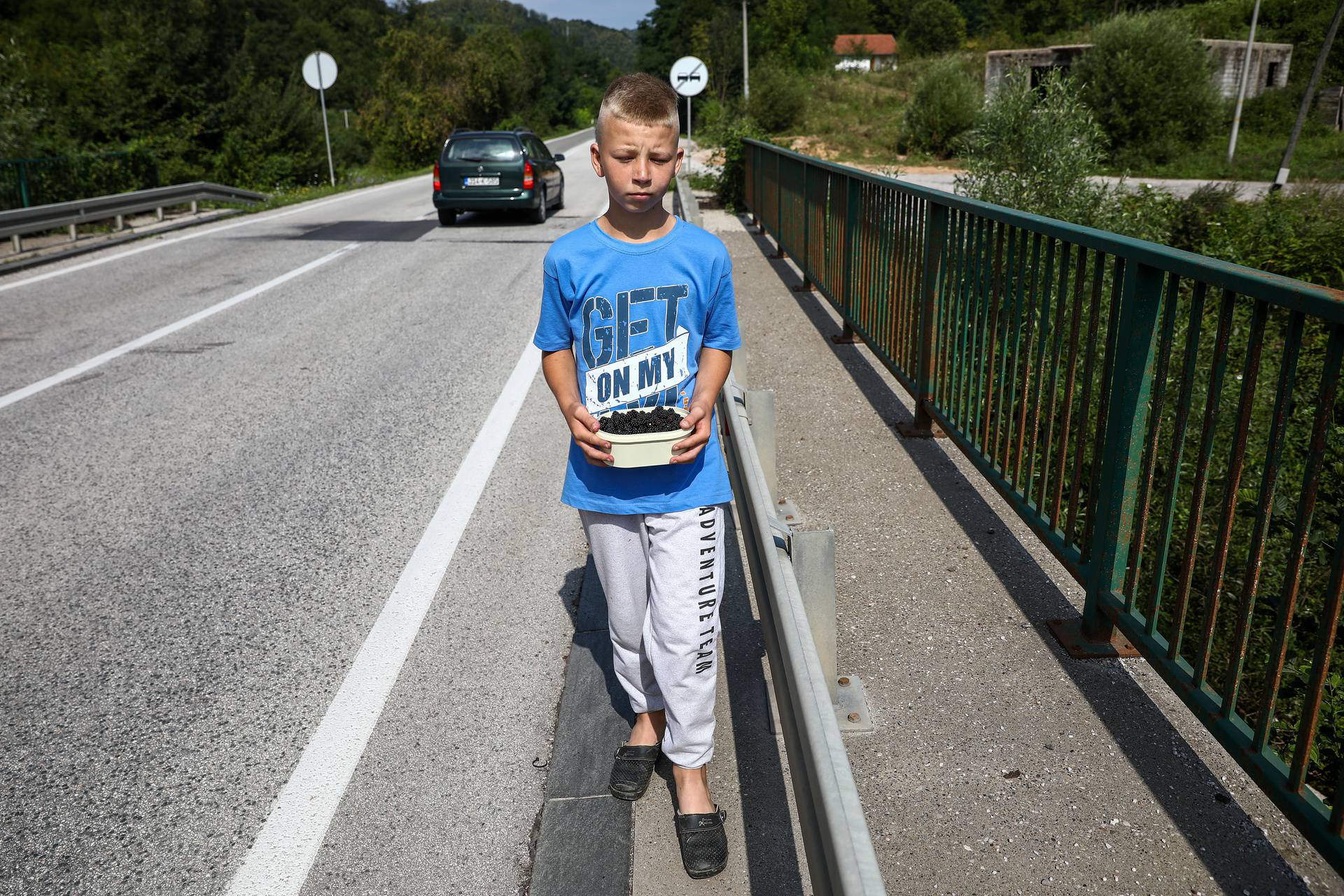 Ovo je dječak koji je rasplakao regiju: 'Ukrali su mu kupine, a on ide dalje još jači. Moj junak!'