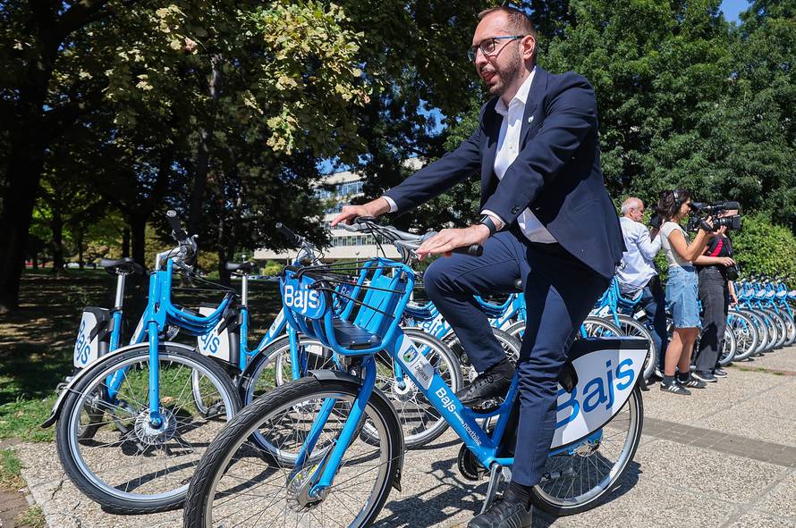 Zagreb: Tomislav Tomašević sa zamjenicima predstavio novu uslugu održivog javnog prijevoza - Bajs