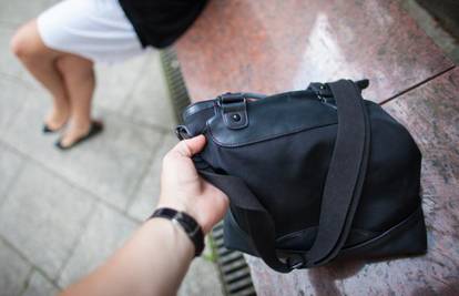 Policajci našli crnu torbicu s novcem, ako je vaša javite se