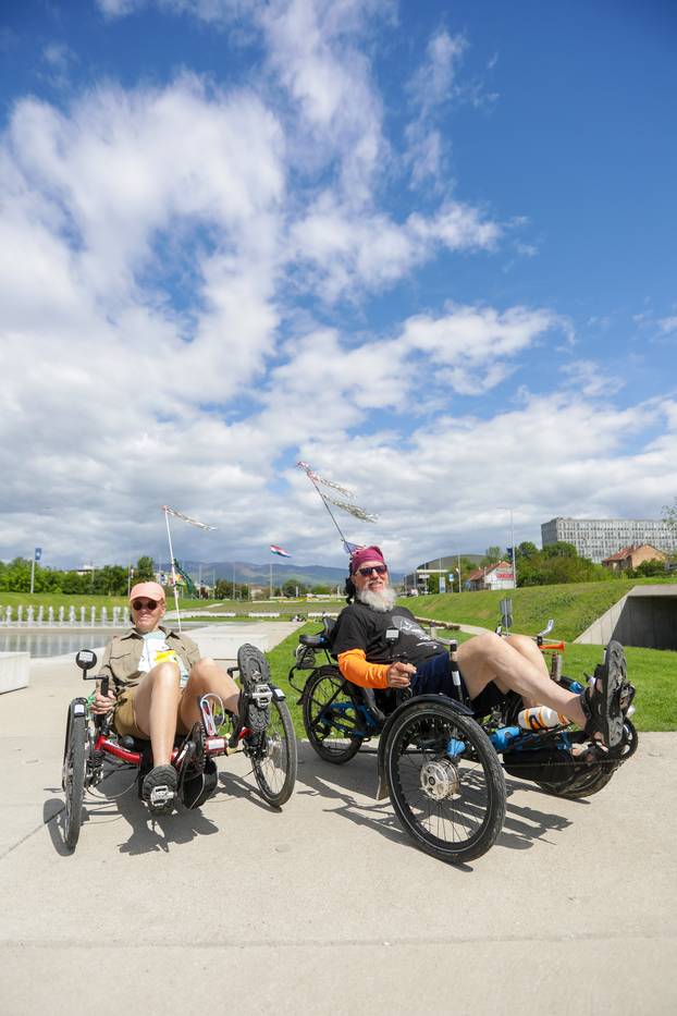 Bračni par iz SAD-a putuje triciklima po Zagrebu