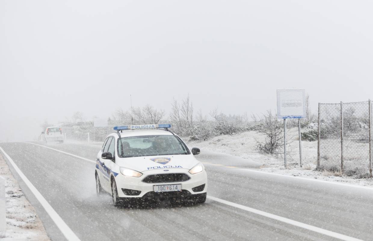 Na Papuku čistili snijeg pa našli dva smrznuta tijela. Bili su par kilometara jedno od drugog