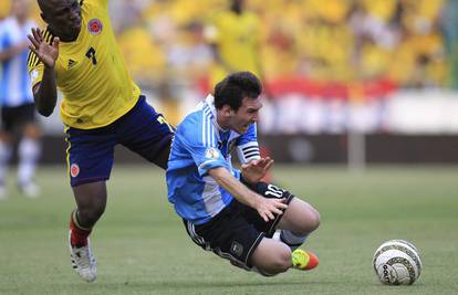 Leo Messi nakon pretrpljenog faula još dobio i loptu u glavu