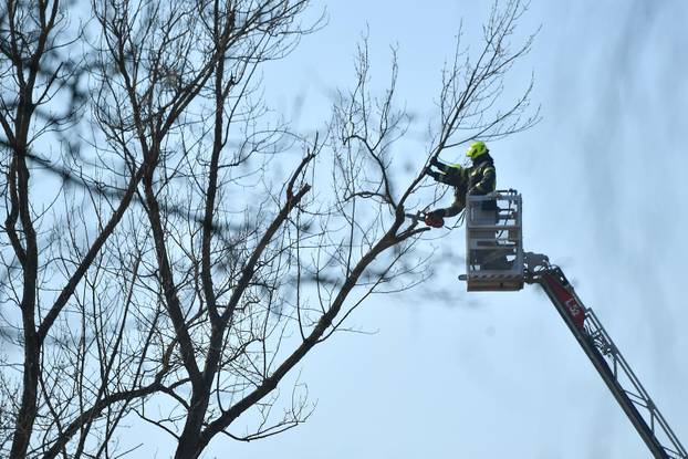 Zagreb: Počele pripreme za izvlačenje bespilotne letjelice