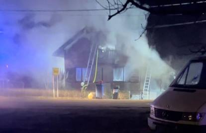 VIDEO 30 vatrogasaca gasi požar kod Svete Nedelje: 'Kad smo stigli, cijela kuća je gorjela'