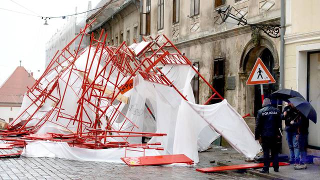 Zagreb: Vjetar skrusio skelu na Markovom trgu