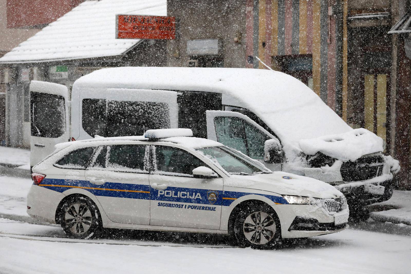 Vozač kombija koji je s migrantima bježao po Zagrebu i zabio se u policijsku blokadu, osuđen na 7,5 godina zatvora