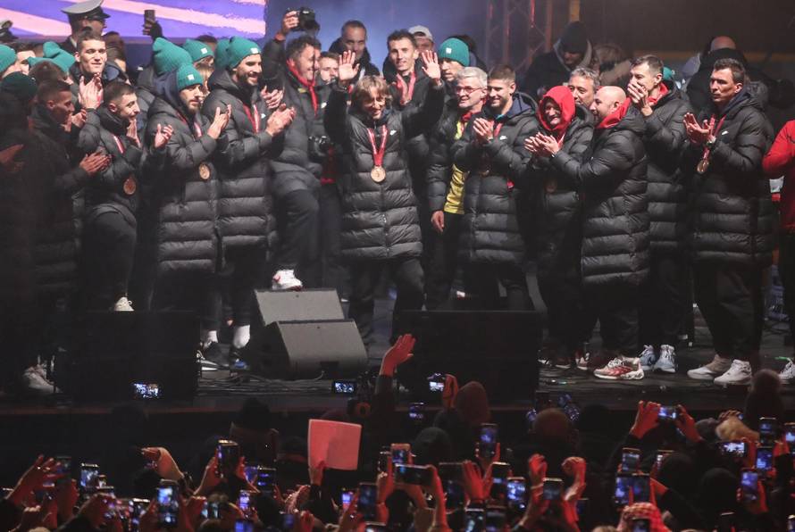 Zagreb: Vatrene na pozornici popratili konfeti i bakljada