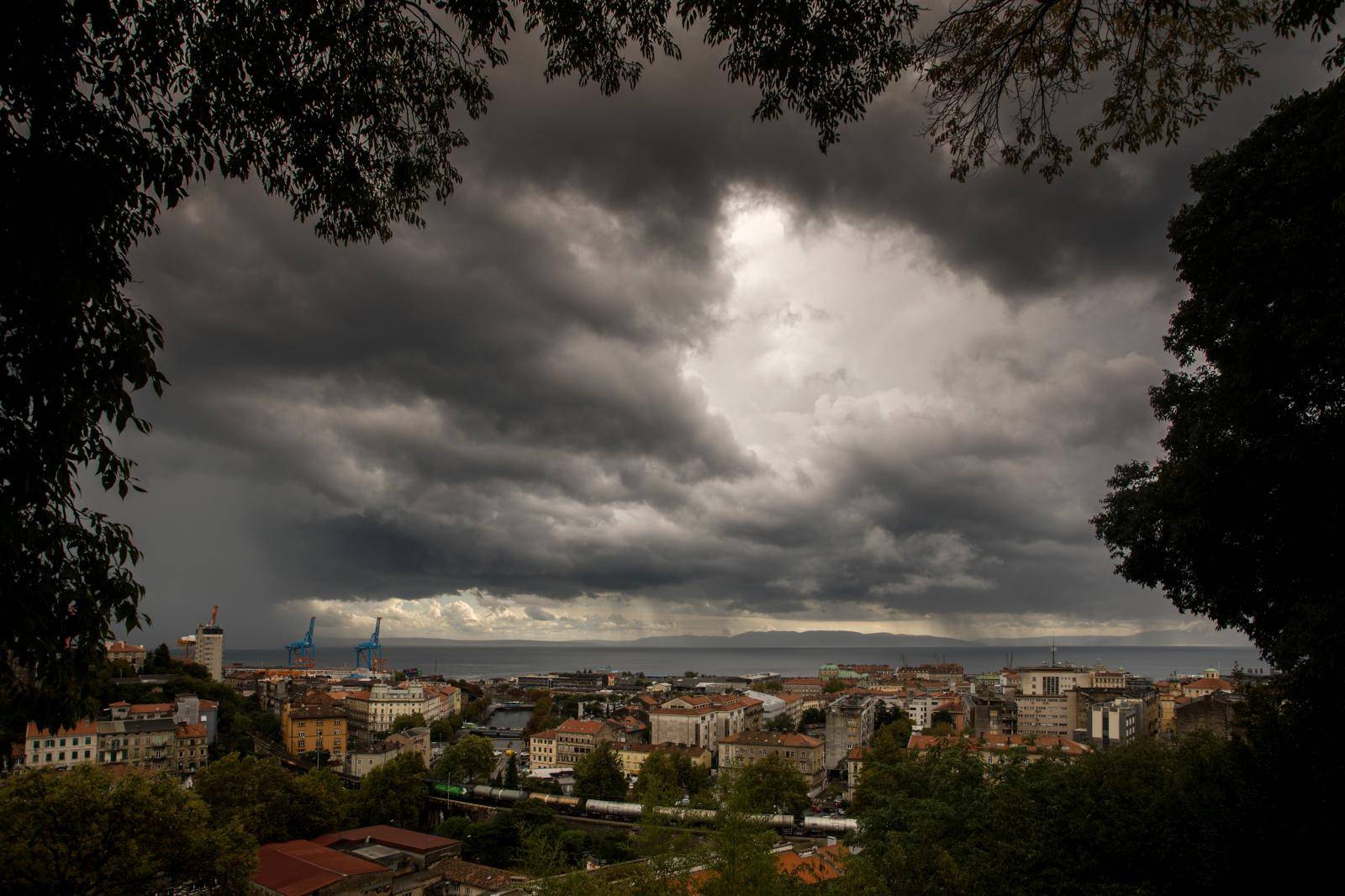 Tmurni obaci nad Rijekom