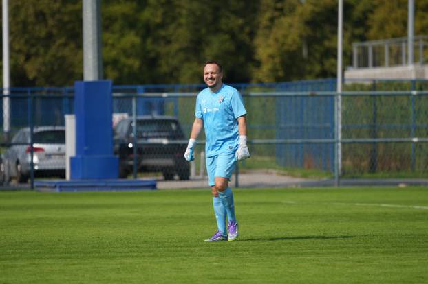 FOTO Legende Dinama ponovno u kopačkama: Boban, Zajec, Marić... zaigrali na izborni dan!