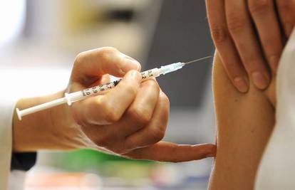 SAD: 800.000 doza cjepiva izgubilo jačinu u skladištu