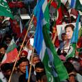 Stranka bivšega pakistanskog premijera, koji se nalazi u zatvoru, proglasila je pobjedu