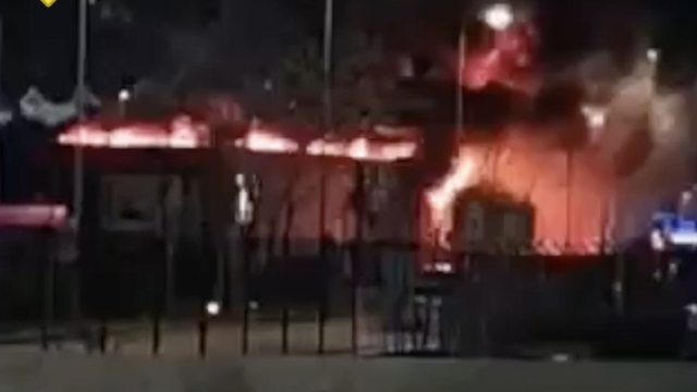 Pogledajte kako veliki požar guta skladište guma u Splitu