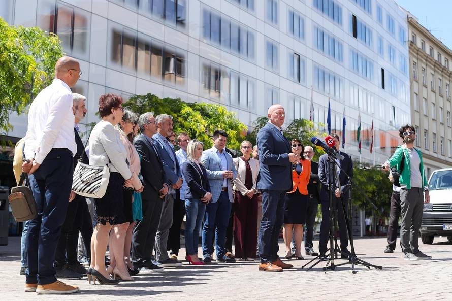 Zagreb: Konferencija za novinare stranke s Imenom i Prezimenom