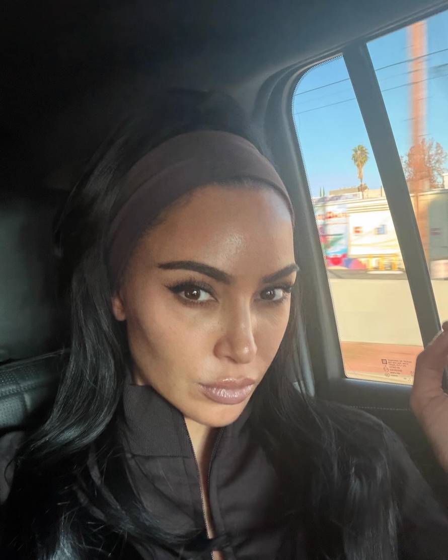 Izvor o vezi Kim Kardashian i Lewisa Hamiltona: 'Intenzivno je, njena obitelj ga obožava!'