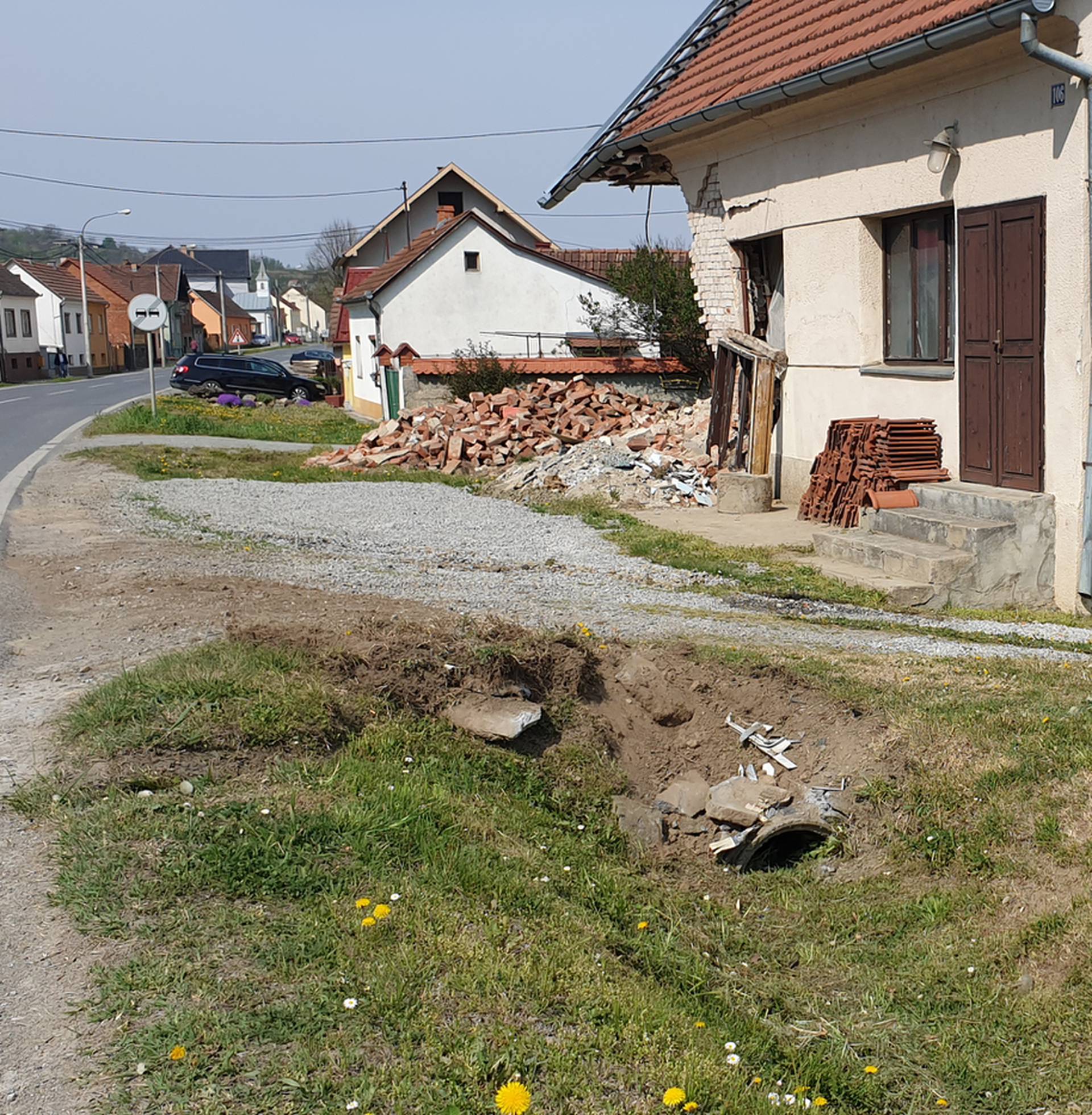 Auto im se opet zabio u kuću: 'Probudila nas je eksplozija'