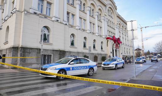 FOTO Stigla dojava o bombi u Gradskoj upravi Banja Luke: Evakuirali sve, blokirali promet