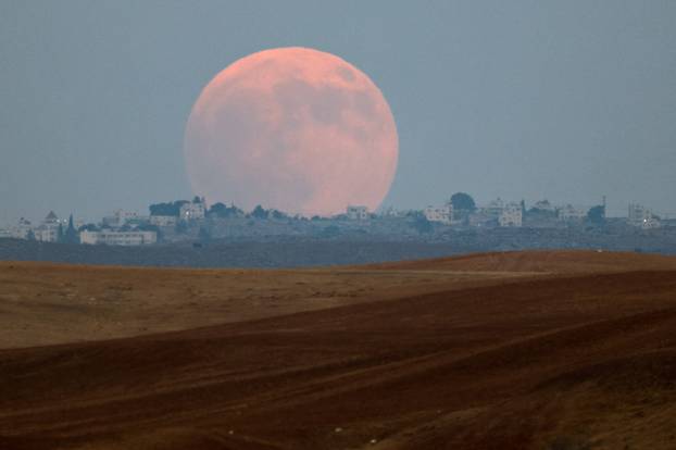 Total lunar eclipse seen from the Negev desert
