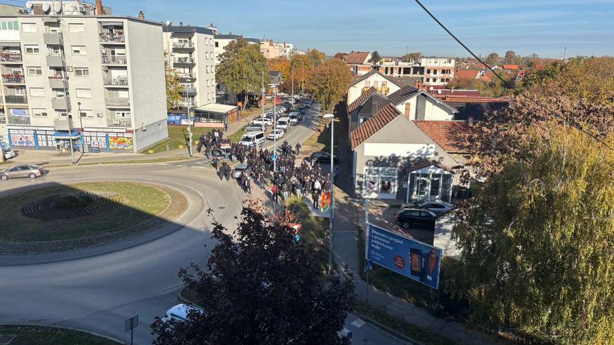 VIDEO Torcida grmi u središtu Vinkovaca uz osiguranje policije