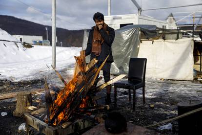 Teška zima u migrantskom kampu Lipa nedaleko Bihaća