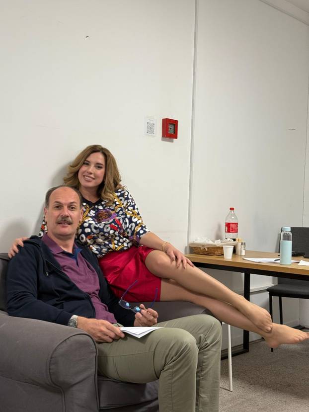 Nives u seriji igra djevicu Nenu: Zakopčana do grla šokirala sve!